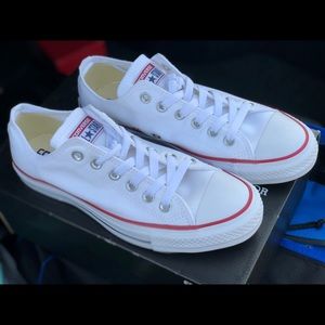 White NEW converse SIZE 8